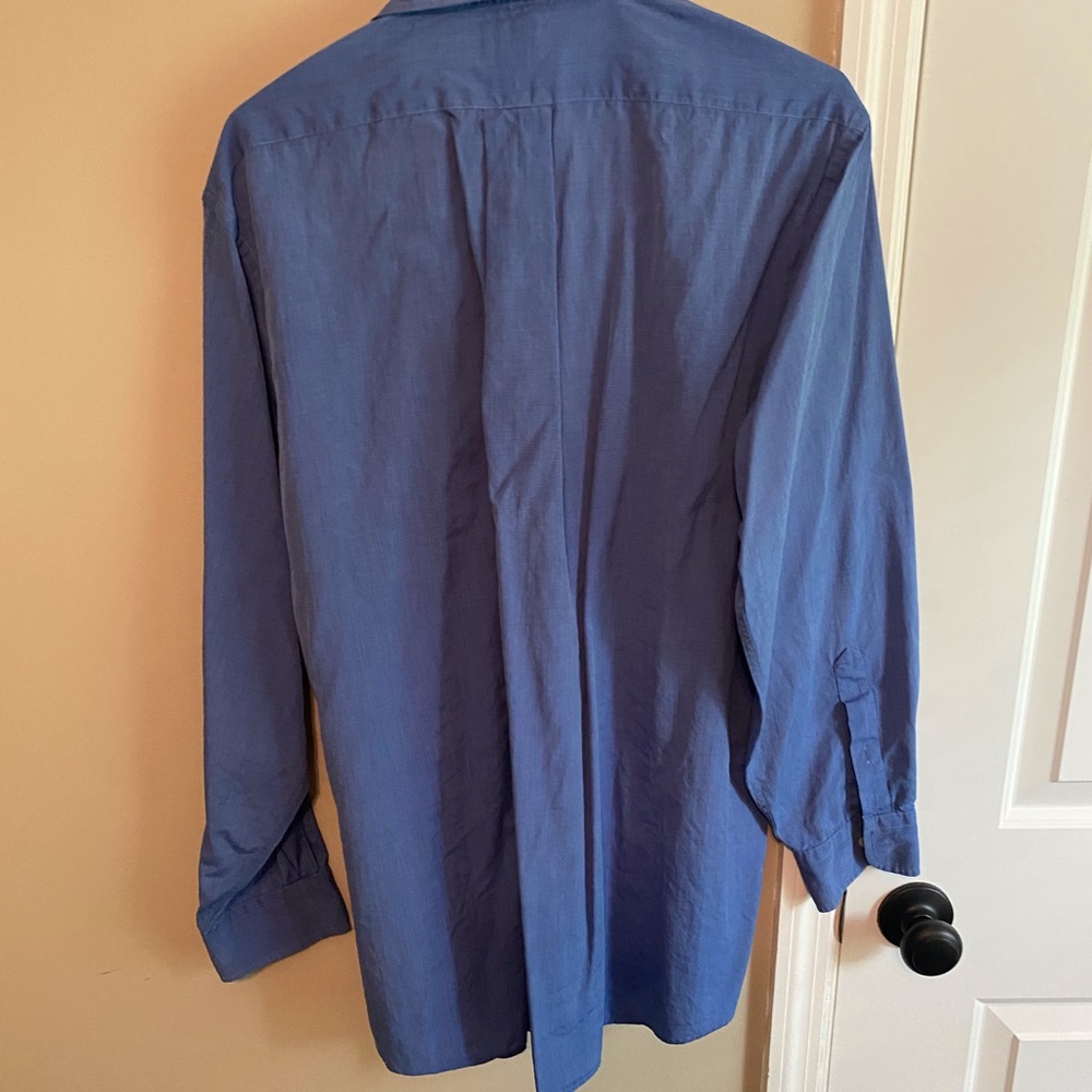 Button down - Picture 3 of 3